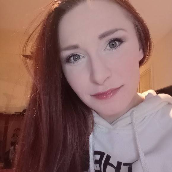 Meet your Posher, Katherine - Picture 1 of 1